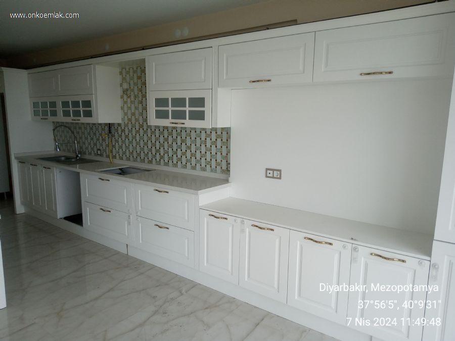 Satılık 4+1 210m2 Daire Diyarbakır 75 Yol Üzeri