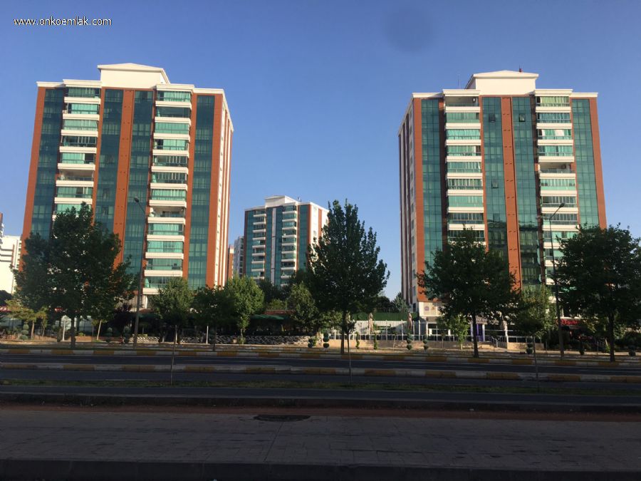 Satılık 4+1 210m2 Daire Diyarbakır 75 Yol Üzeri