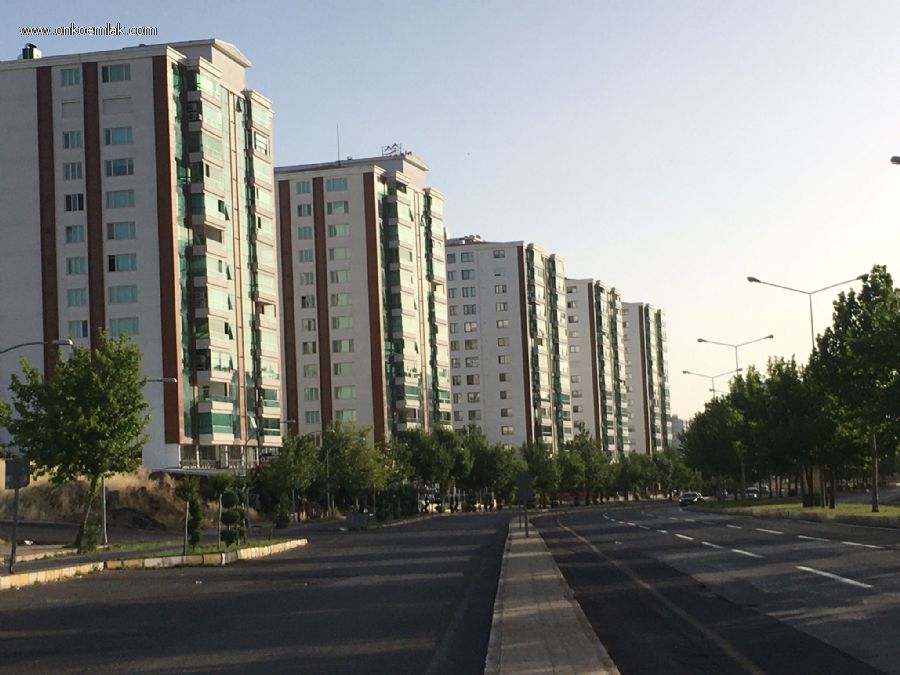 Satılık 4+1 210m2 Daire Diyarbakır 75 Yol Üzeri
