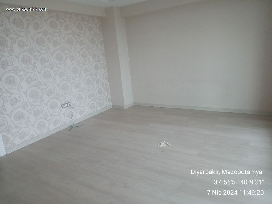 Satılık 4+1 210m2 Daire Diyarbakır 75 Yol Üzeri